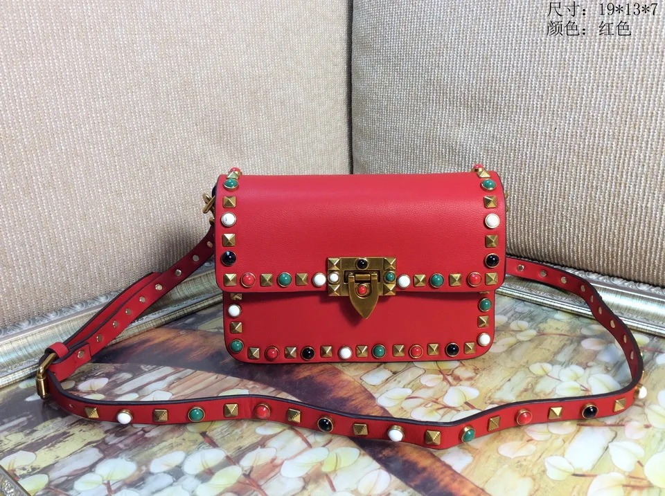 华伦天奴3949大红